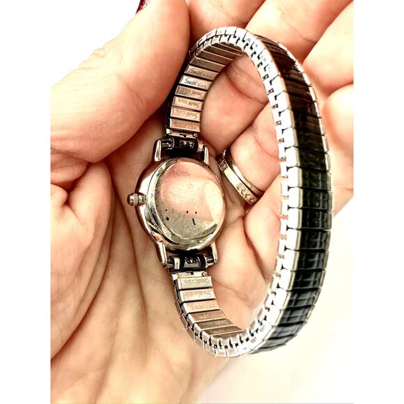 Bundle of 2 Ladies' Disney Watches - Picture 4 of 9